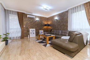 Chic Luxury Escape Close to Kapana Area